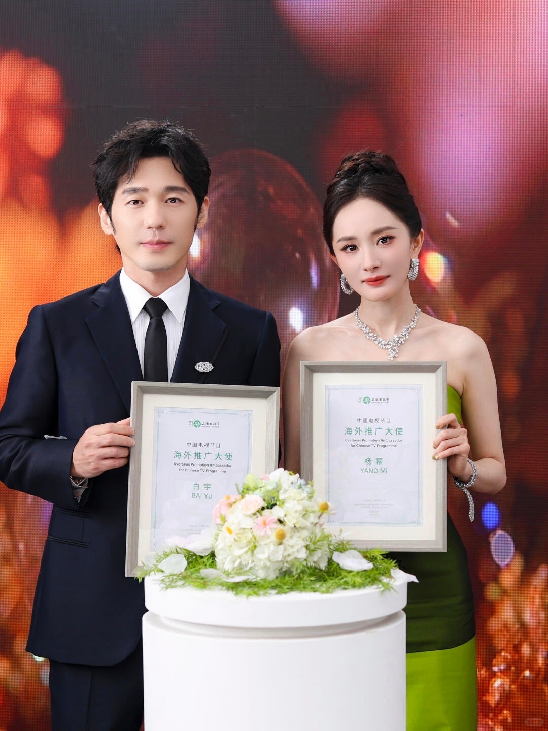 白玉兰获奖名单 白玉兰海外推广大使获得者杨幂。再加上此前杨幂已经凭借《生万物》拿