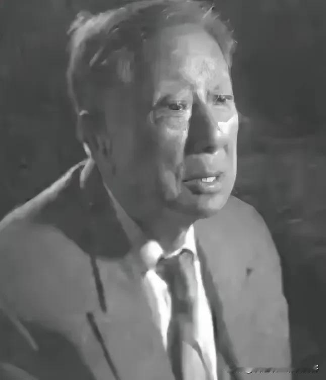 一把油纸伞藏生死情报：1942年粟裕遇险，伪军师长冒死传讯改写战局
 
1942