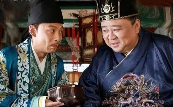 明代参随的泛滥困局，藏着怎样的权力博弈密码？
 
在明朝的权力走廊里，一群名为参