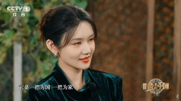 福建有种头上插刀的非遗 福建姑娘的头饰太绝了！福州三条簪“头上插刀”的设计自带气