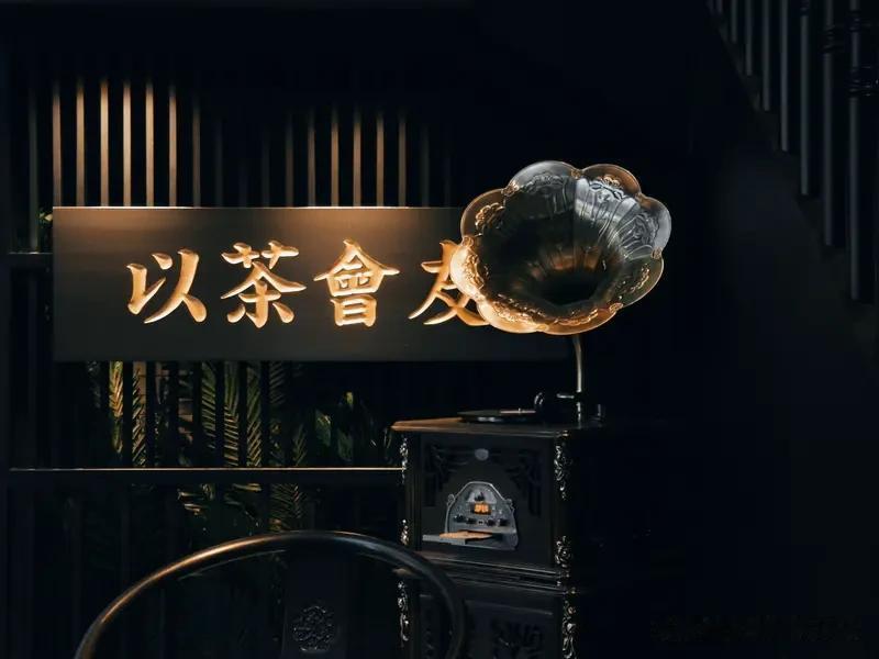 真心话茶局，就像一场心灵探秘游戏。我参加过一次，刚开始大家都客客气气，聊些工作家