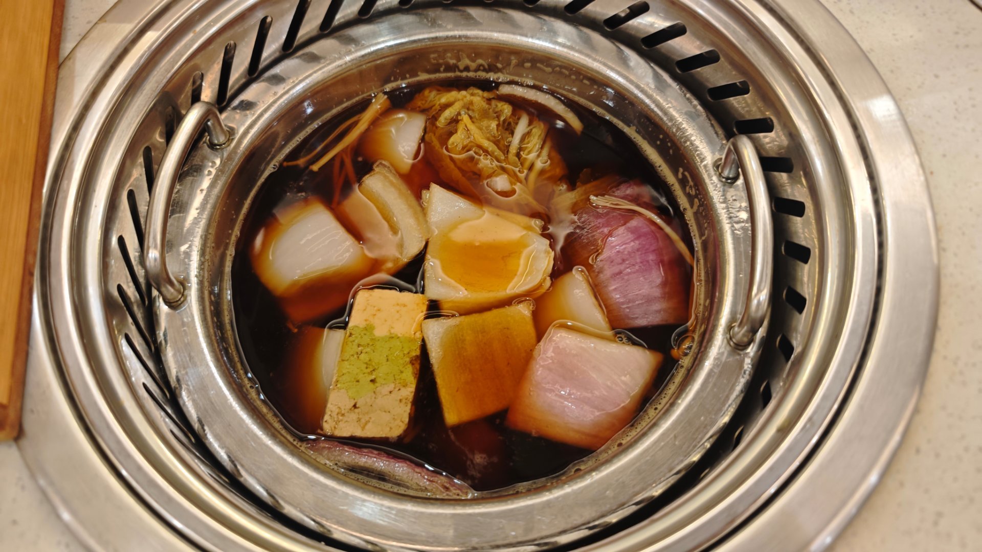 因为大横国好吃的寿喜烧自助倒闭了给小火锅打了电话问能不能点清水锅底自己带底料，同