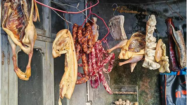 近日，上海浦东警方成功破获一起年货盗窃案件，及时打击了涉年节物品盗窃违法犯罪行为