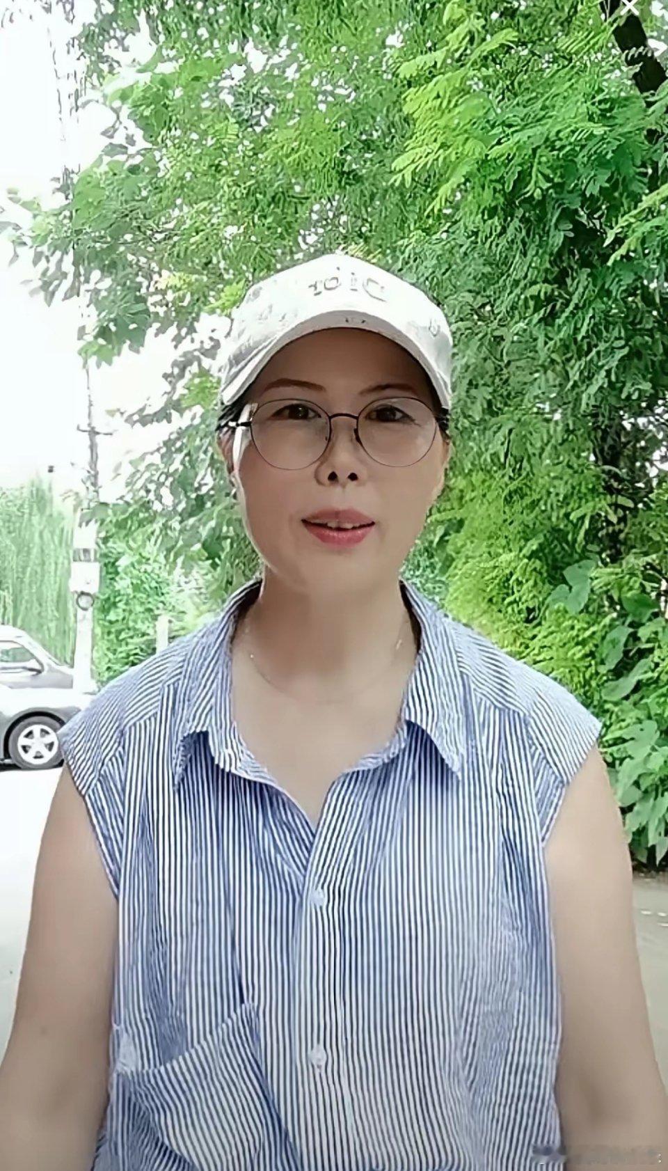 小杨阿姨：麻六记我不想去了！ 刚刚，小杨阿姨直播时说：“麻六记我不想去了，因为我