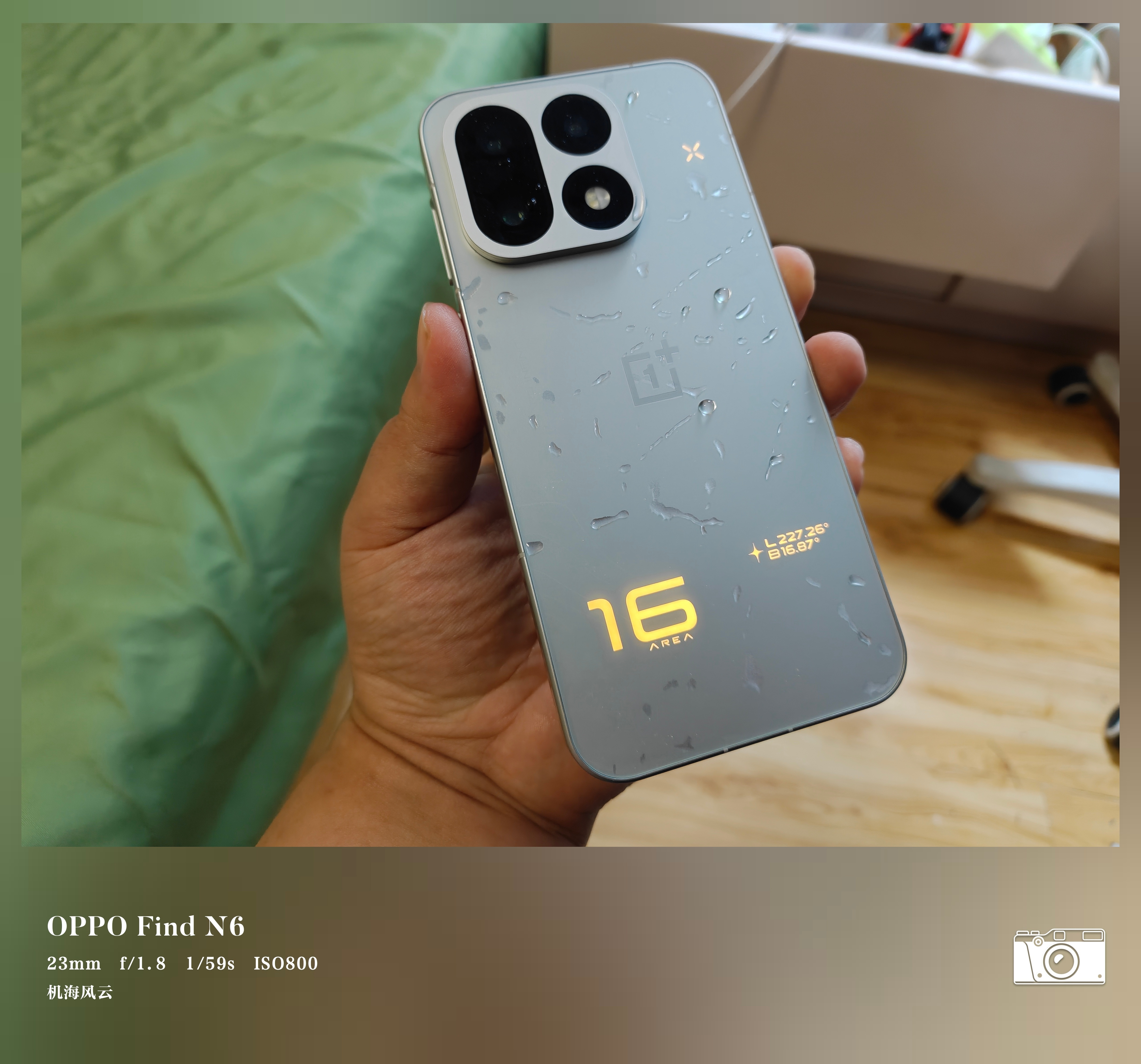 感觉一加16最适合裸机玩了，戴壳背面白设计了🤣 ​​​