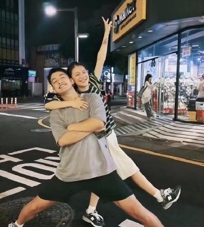 娱乐圈这阵子最的瓜，非李嘉格莫属！这姐们儿35岁，仨月前刚和导演老公车澈和平分手