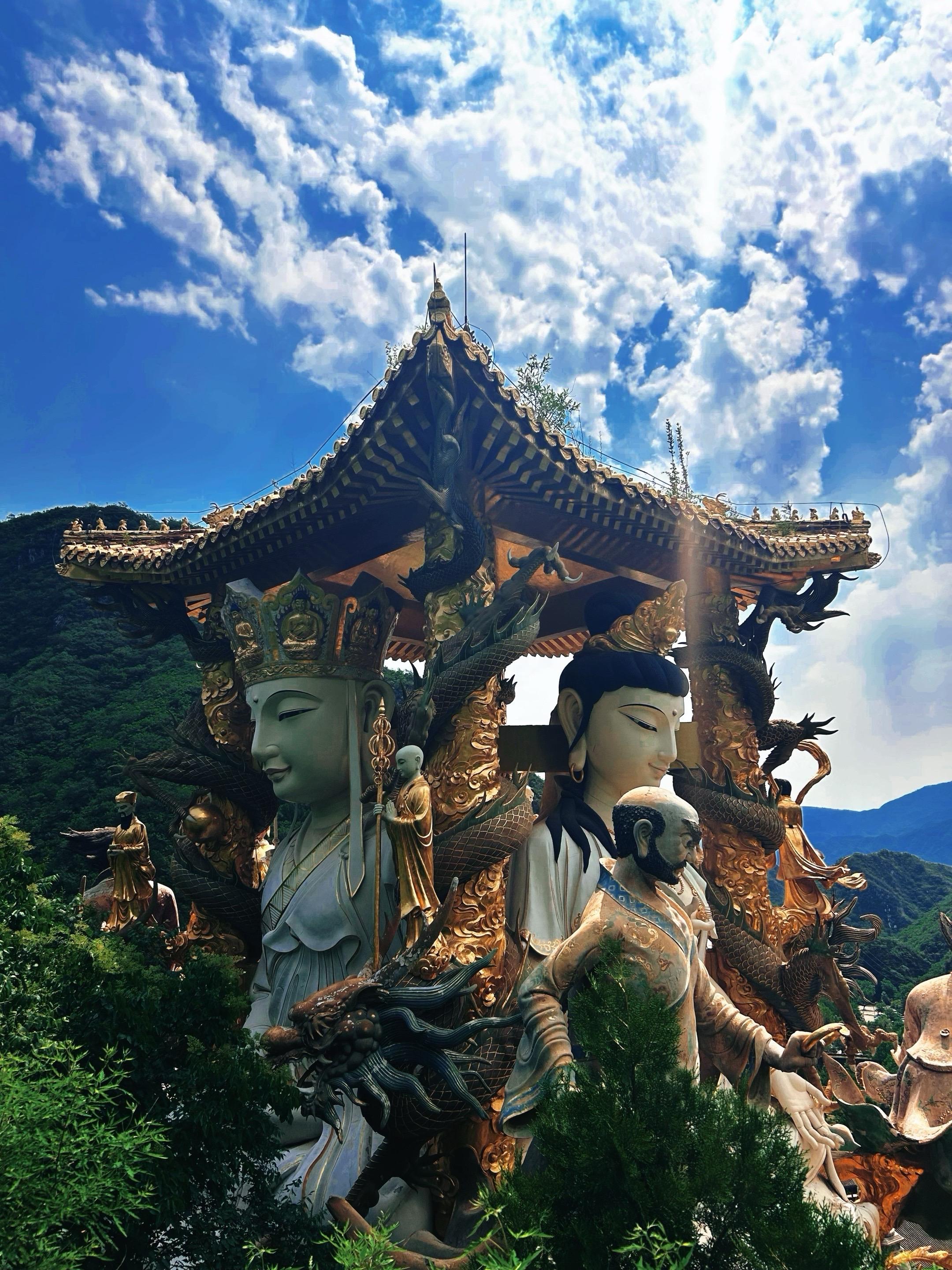 北京超魔幻寺庙，白瀑寺。到这边只能开车自驾，没有公交车，昨天老公休息终...