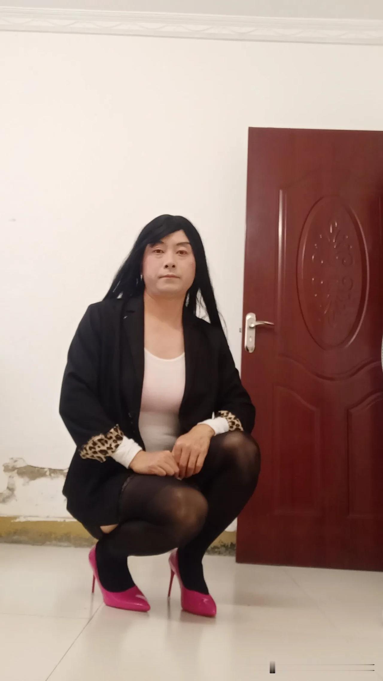 时尚大叔挑战女装穿搭
#身材天花板挑战# #美女辣身材# 
#变装# #男扮女装
