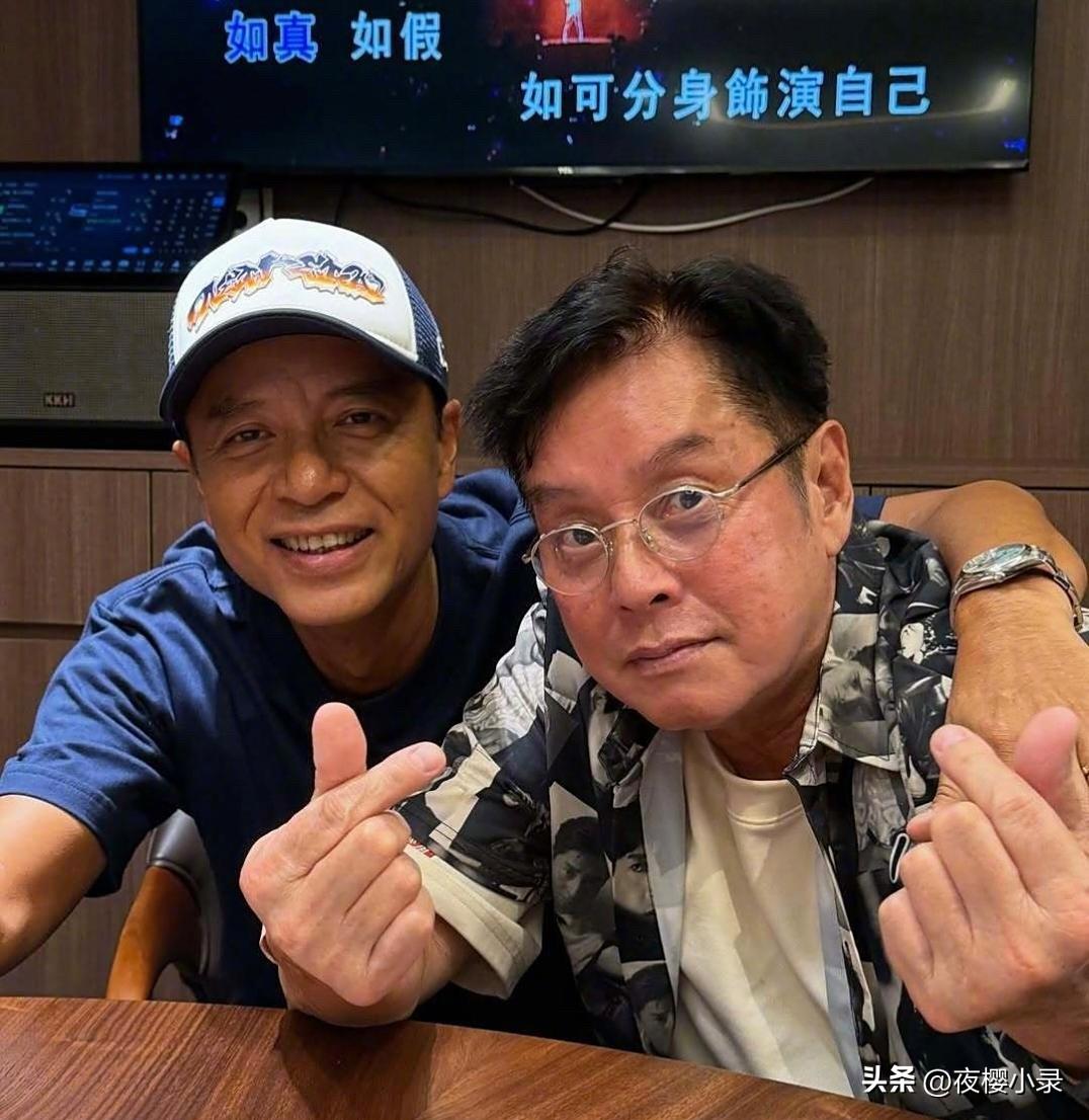 75岁谭咏麟和好友李克勤聚餐唱歌，两个人年龄差了二十岁，但看着像同龄人，谭校长保