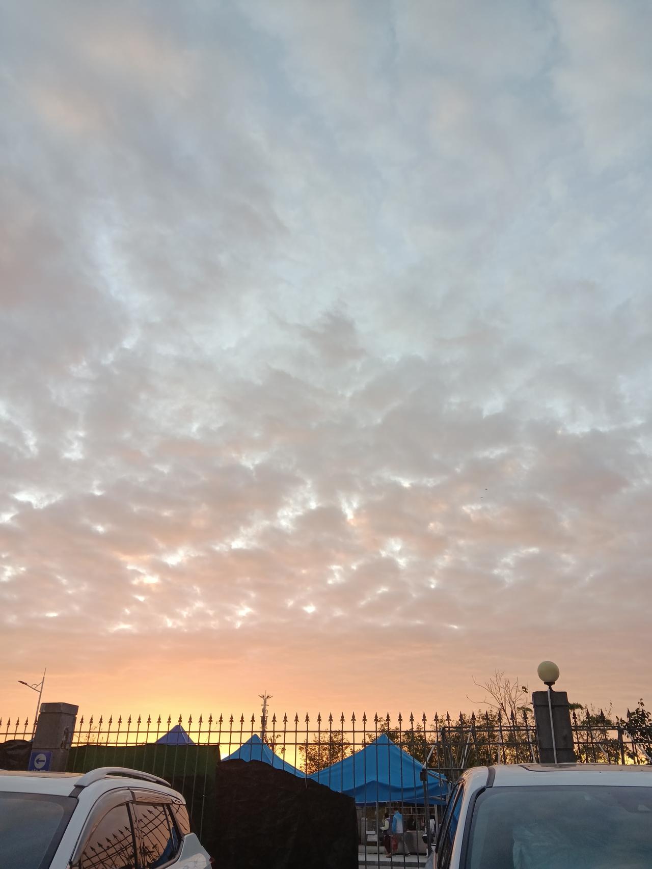 今日分享随手拍照片晨光正好，今日宜全力以赴向前冲清晨的一抹阳光 清晨美景照