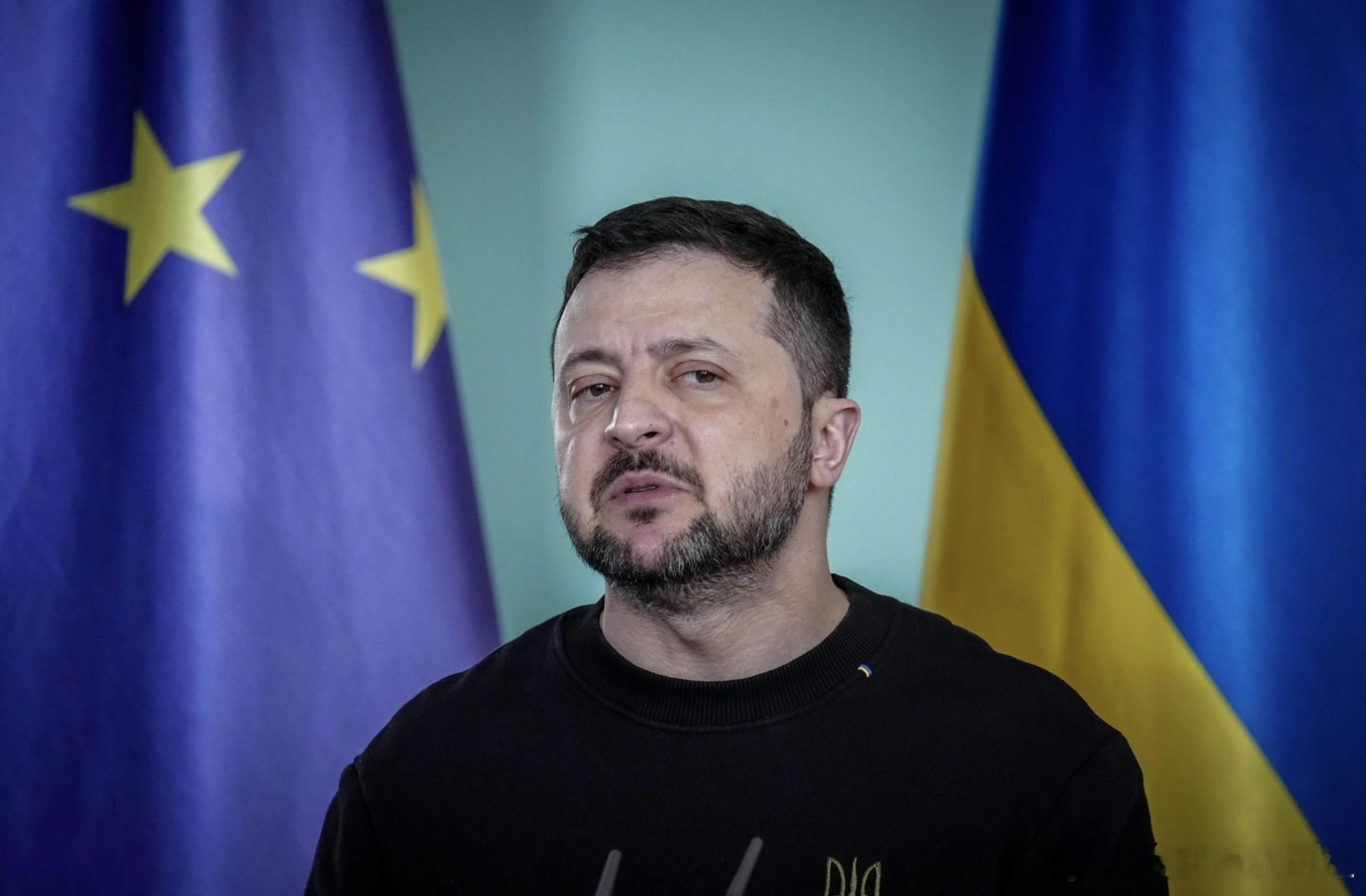 泽连斯基宣布乌克兰已放弃加入北约 泽连斯基十年北约幻想破灭，乌克兰该醒醒了！泽连