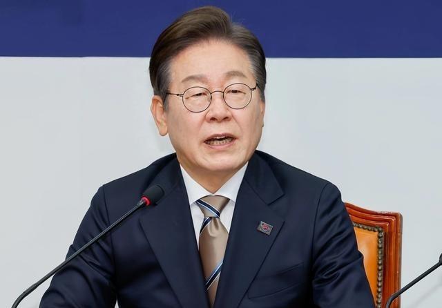 最近韩国总统李在明的一句话火了！有外国记者问韩国总统李在明，中国若武统台湾你帮不