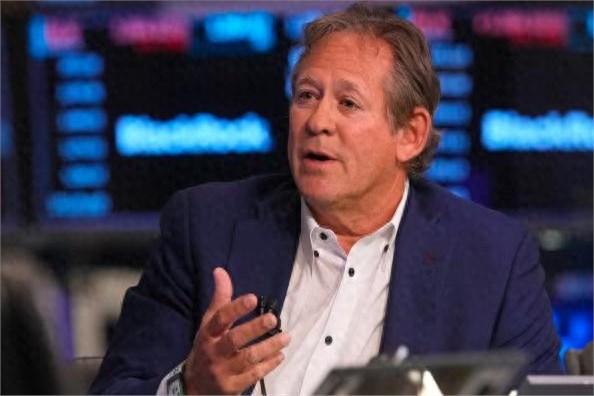 今天饭局，一个在华尔街内的朋友透了个风，谁都没想到，贝莱德的里克·里德尔，这人选