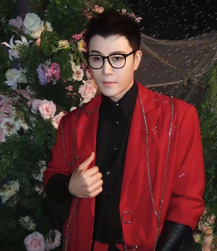 《无限超越班》2025季收官，58份片约学员仅19人，本可人手一份，许绍洋却颗粒