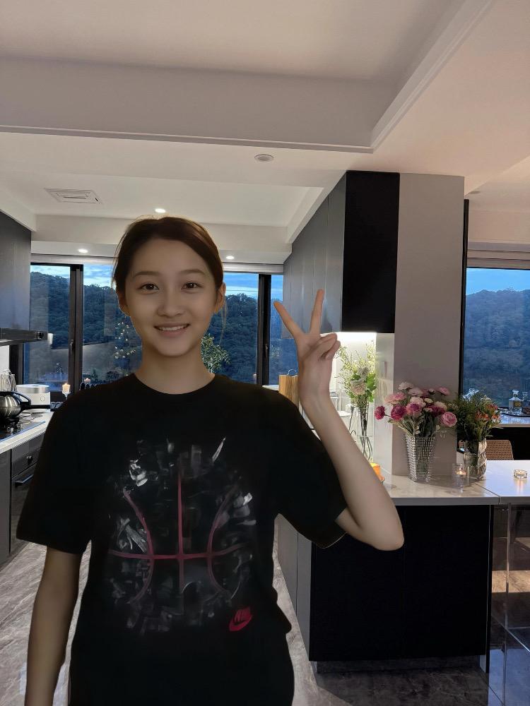 鹿晗是真男人 没想到我姐也是真女人关晓彤