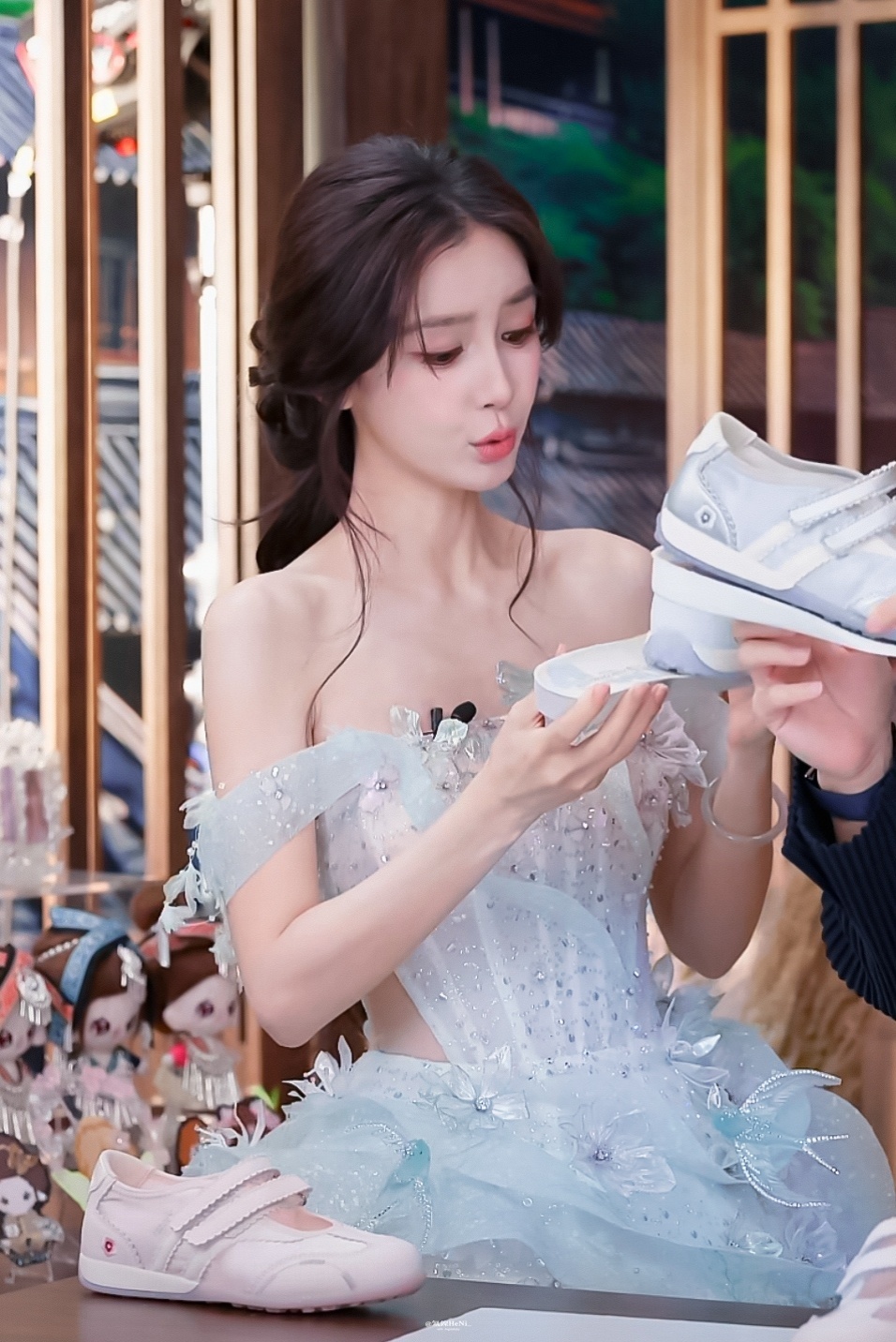 angelababy angelababy “你是我最珍贵的人生限定.” "𝒴