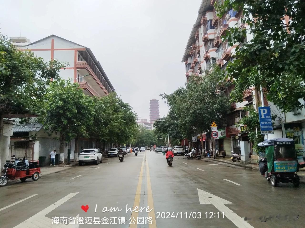 无聊就骑破车瞎逛。
​到曾经去过的地方随拍，然后还是没记住宝塔的名字。为啥几个角