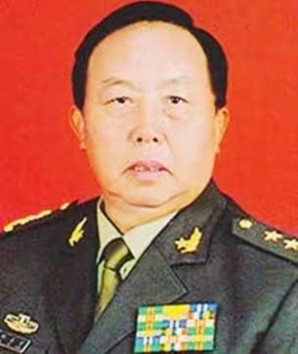 此人在中越战争立大功，用6年从副团长升任副总长，1990年晋升中将，56岁选择退