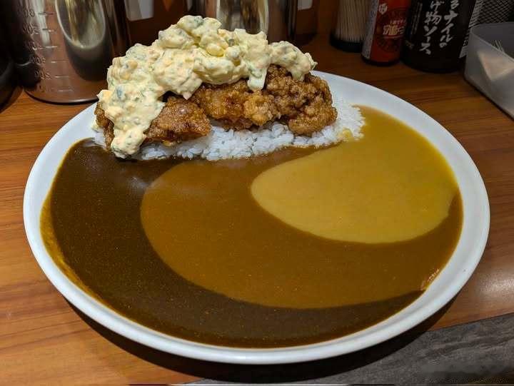 【 好特别的南蛮炸鸡咖哩 】这间餐厅是博多的咖哩老店「ナイル」。 