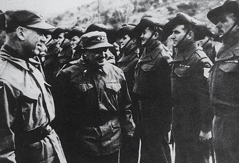 1938年5月，薛岳怒吼着要枪毙桂永清，蒋介石只冷冷回了一句：“你知道他岳父是谁