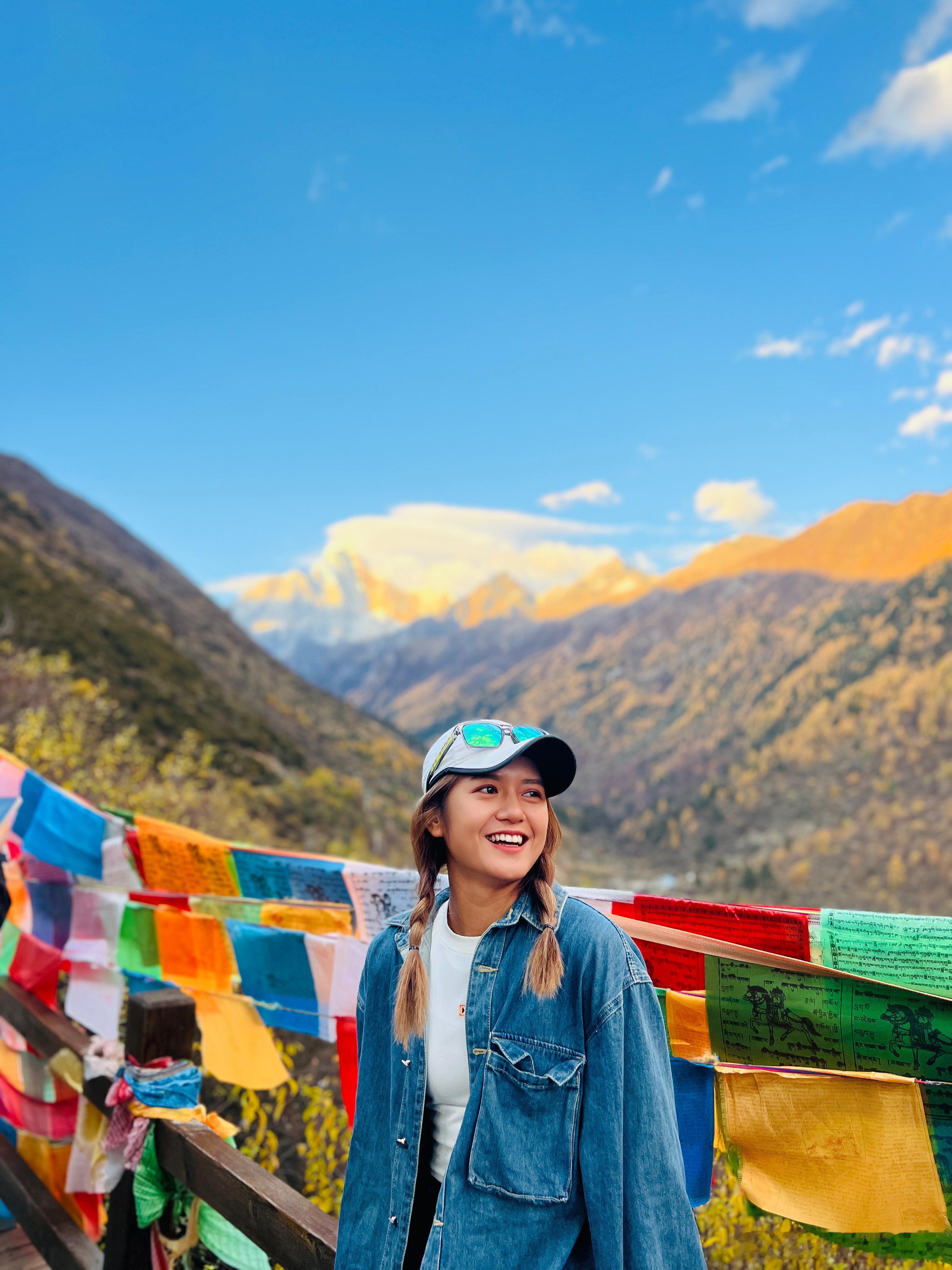 日照金山加持，在四姑娘山拍到了人生照片。希望看到这组照片的大家都好运连连，拥有自