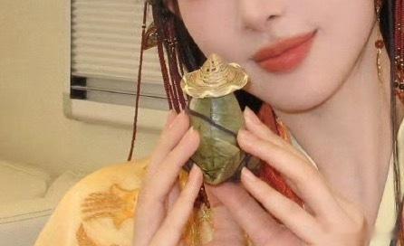 孟子义剧组过端午节孟子义给粽子戴草帽 萌成啥样了孟子义