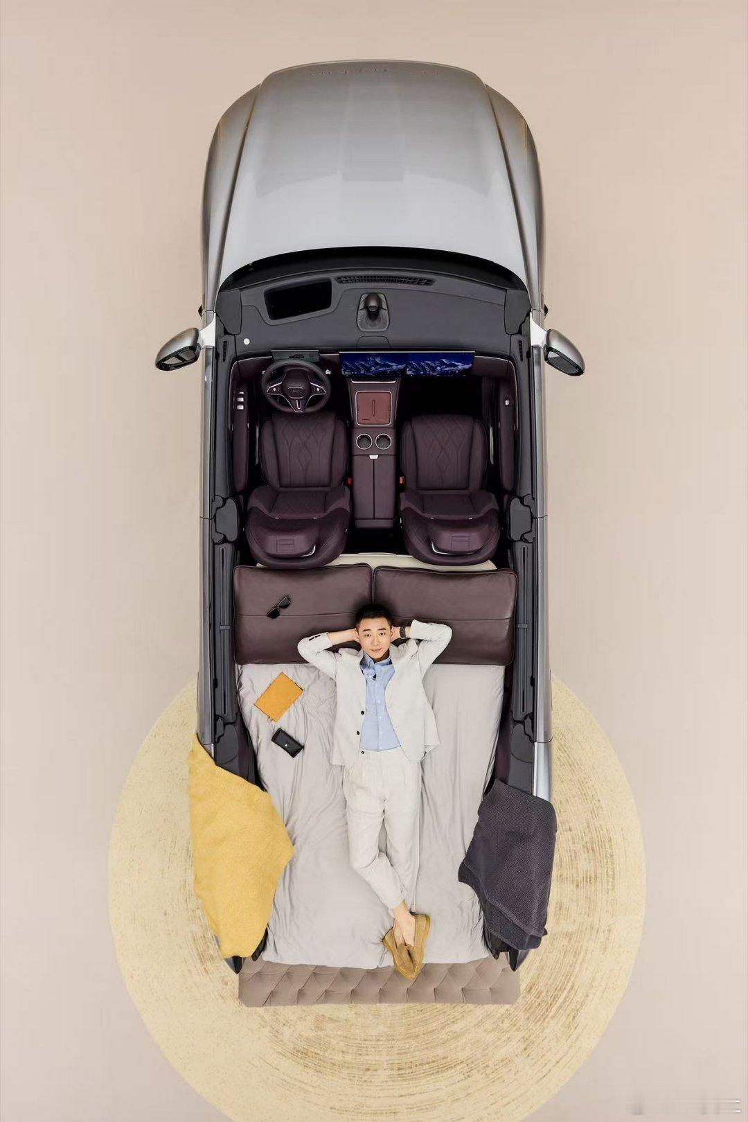 麻豆太范儿了！长腿必配大空间顺带说说车大这事，体验过大车的空旷感，是真受不了小车