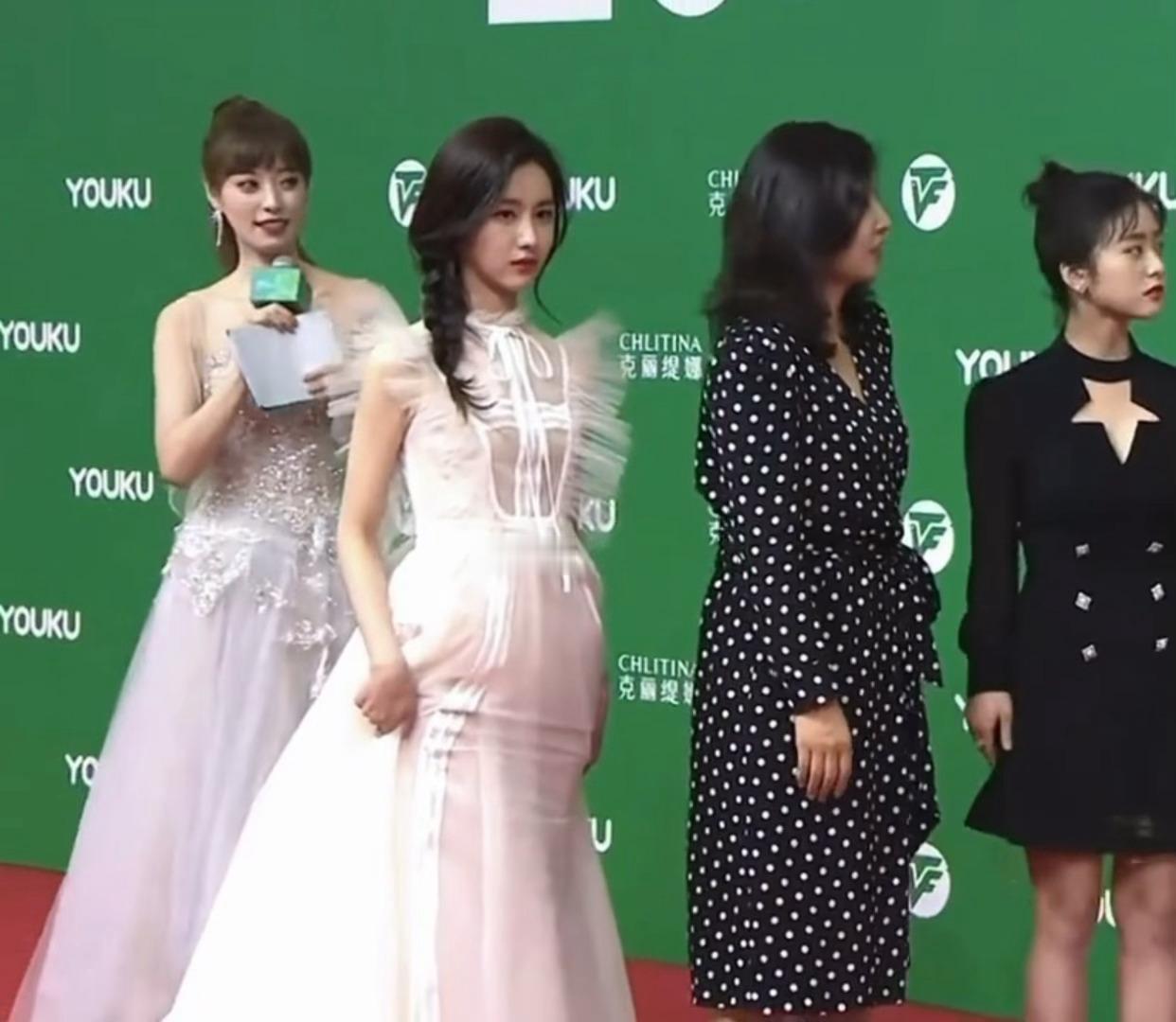 陈都灵出道多年归来还是小兔子🐰