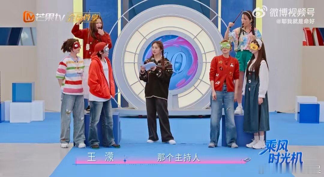 李小冉捂嘴王濛乘风2026姐姐们的相处日常太治愈，同队游戏笑点满满，李小冉一心想