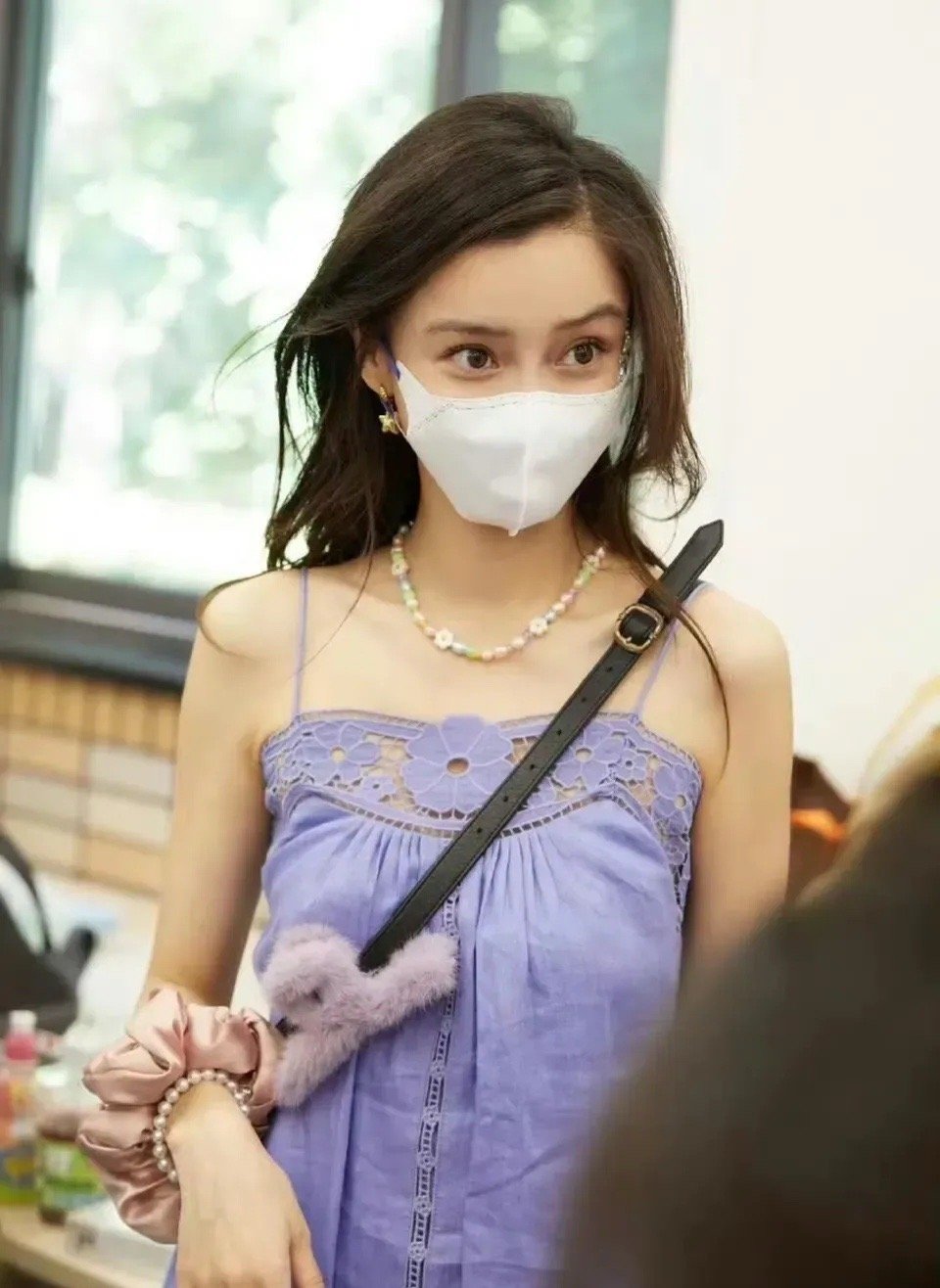 #Angelababy参加小海绵学校活动#近日，小海绵的学校活动上，Angela