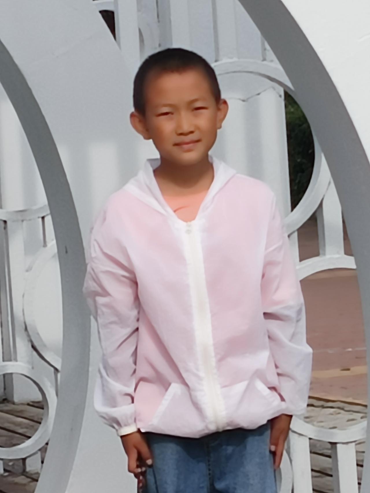 我父亲没的时候我19岁那时的我接受不了父亲没了，每天中午睡醒了，我都去坟前做会有