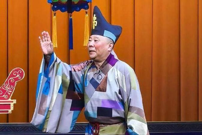 郭德纲刚因改红歌被罚 64 万，朱之文转头就在抗战圣地穿古装唱起了同一首！全网怒