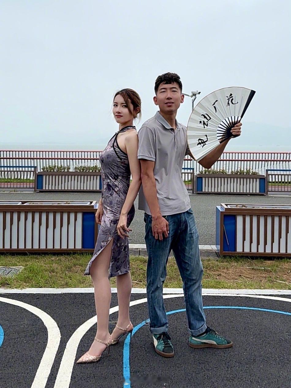 宁波东钱湖边私会女粉丝。 #东北电吹# × ，这个组合大家喜欢么？ ​​​