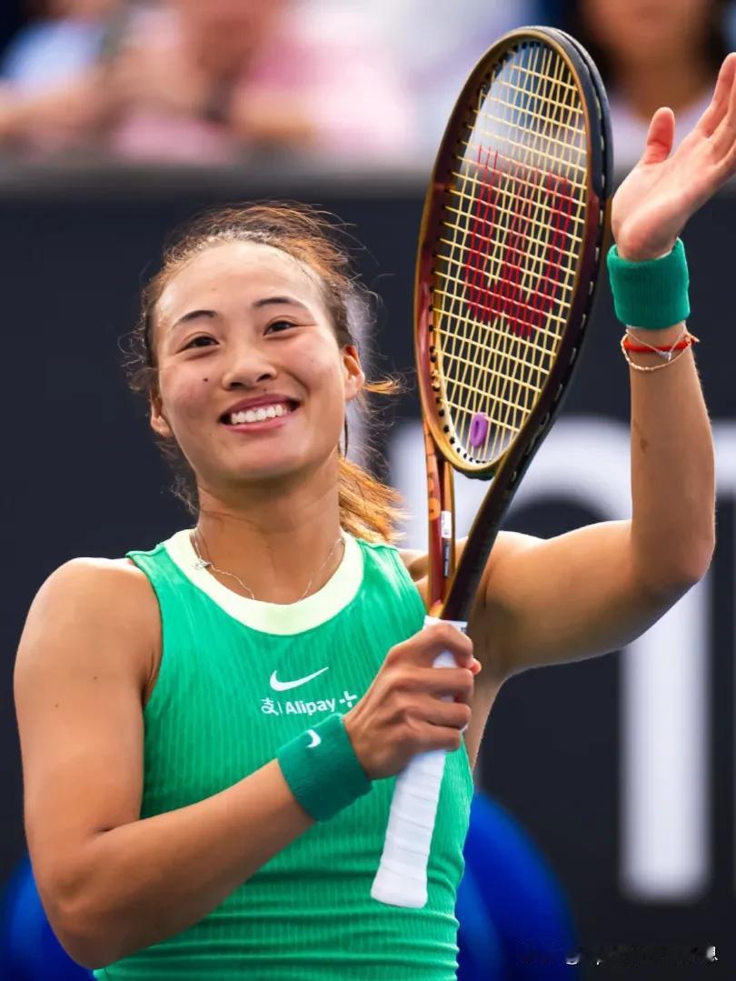 一步一个脚印，扎扎实实提高技术细节，如减少一发失误，增加回球落点的变化，减少非受