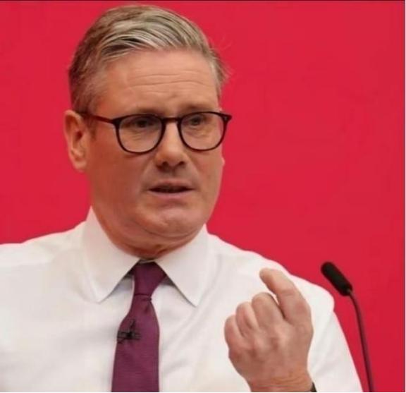 特朗普没想到，估计普京也没想到，英国首相居然当着全世界的面说：“中国，是世界三大