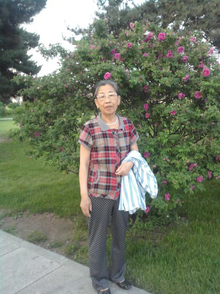 母亲生前最喜欢的歌。平凡的老母亲