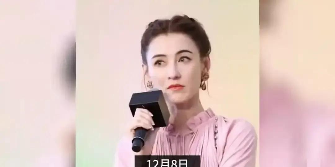 张柏芝被传遭至亲背叛，网上说她深夜崩溃。
我刷到一堆短视频，配图是她去年活动疲惫