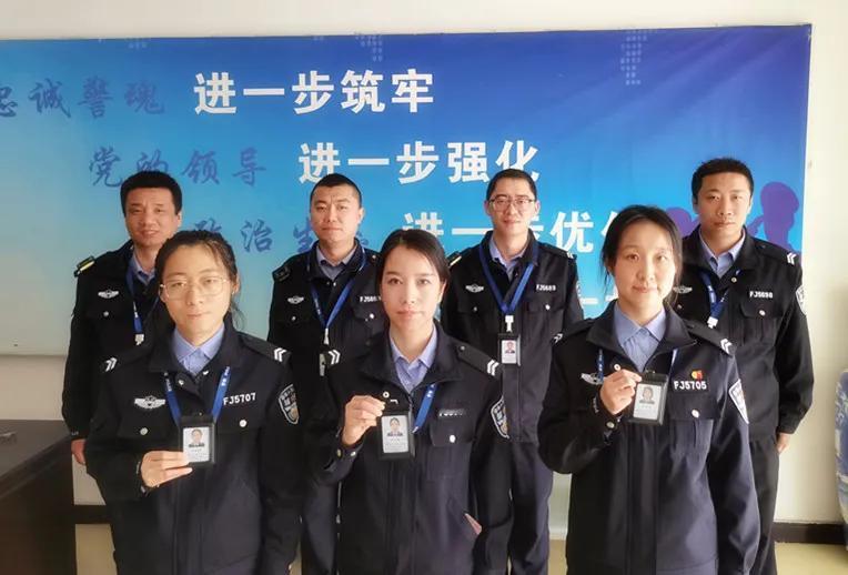 辅警持证上岗是目前各地公安的普遍要求。

但此证非彼证，辅警证并不是执法证件或资