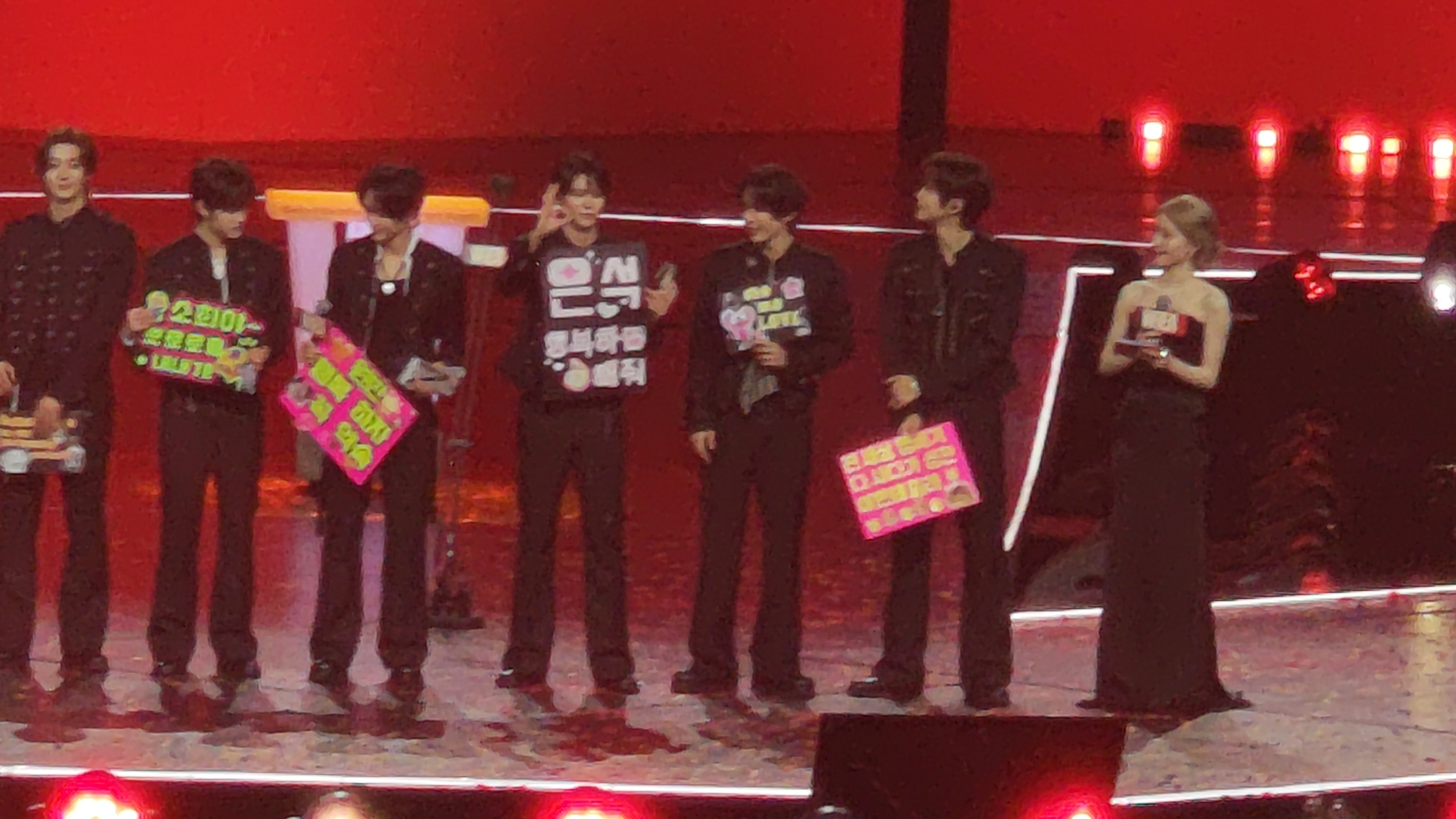 RIIZW全员举饭撒牌WIEA国际娱乐盛典