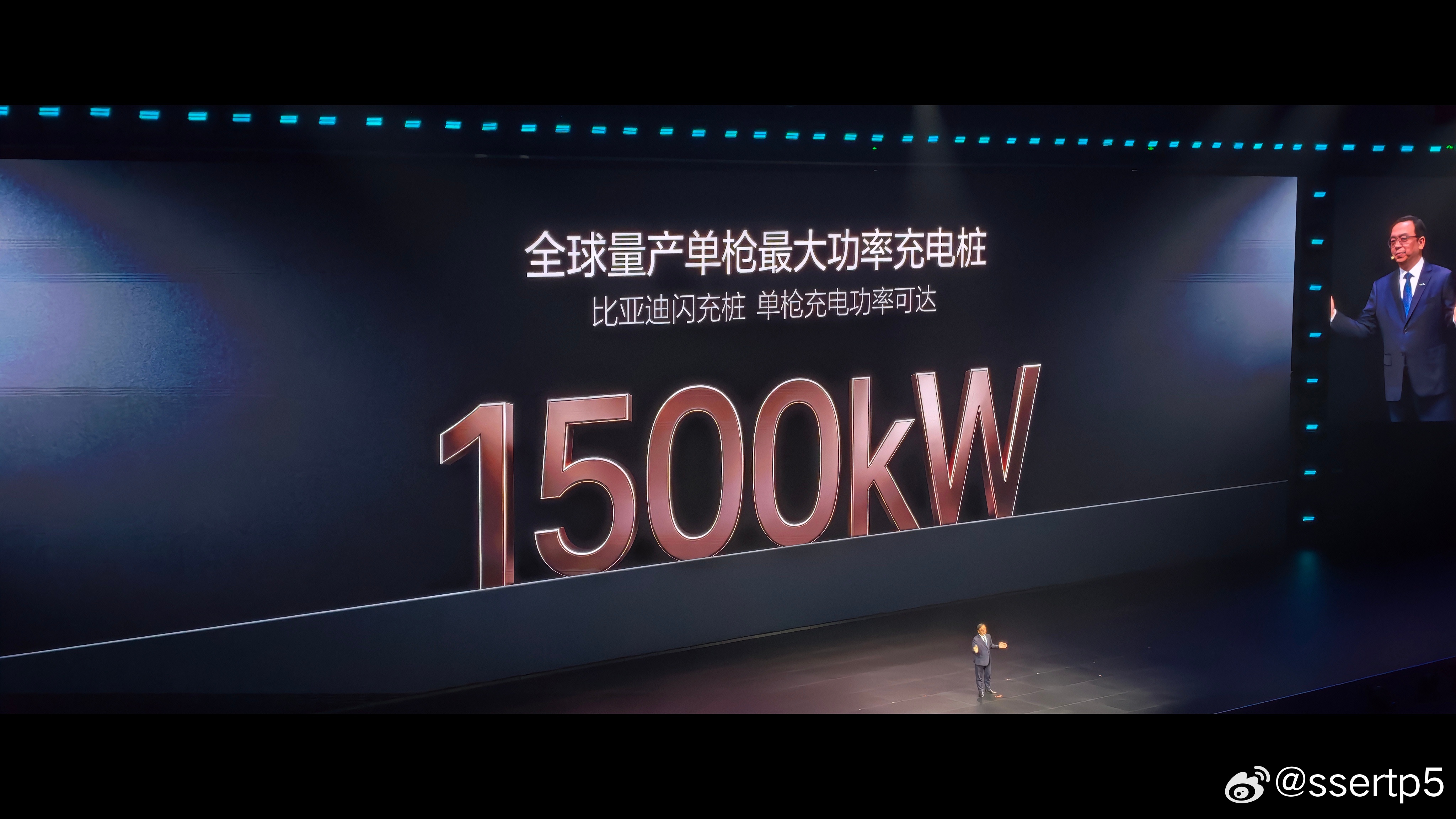 切记，闪充桩是配套，不是重点。20000个闪充站一年能增加50万辆车的销量，这买