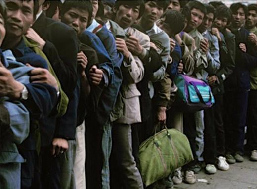 [中国赞]震惊全国的下岗潮，为何发生于90年代？几千万工人无端下岗，被说成人浮于