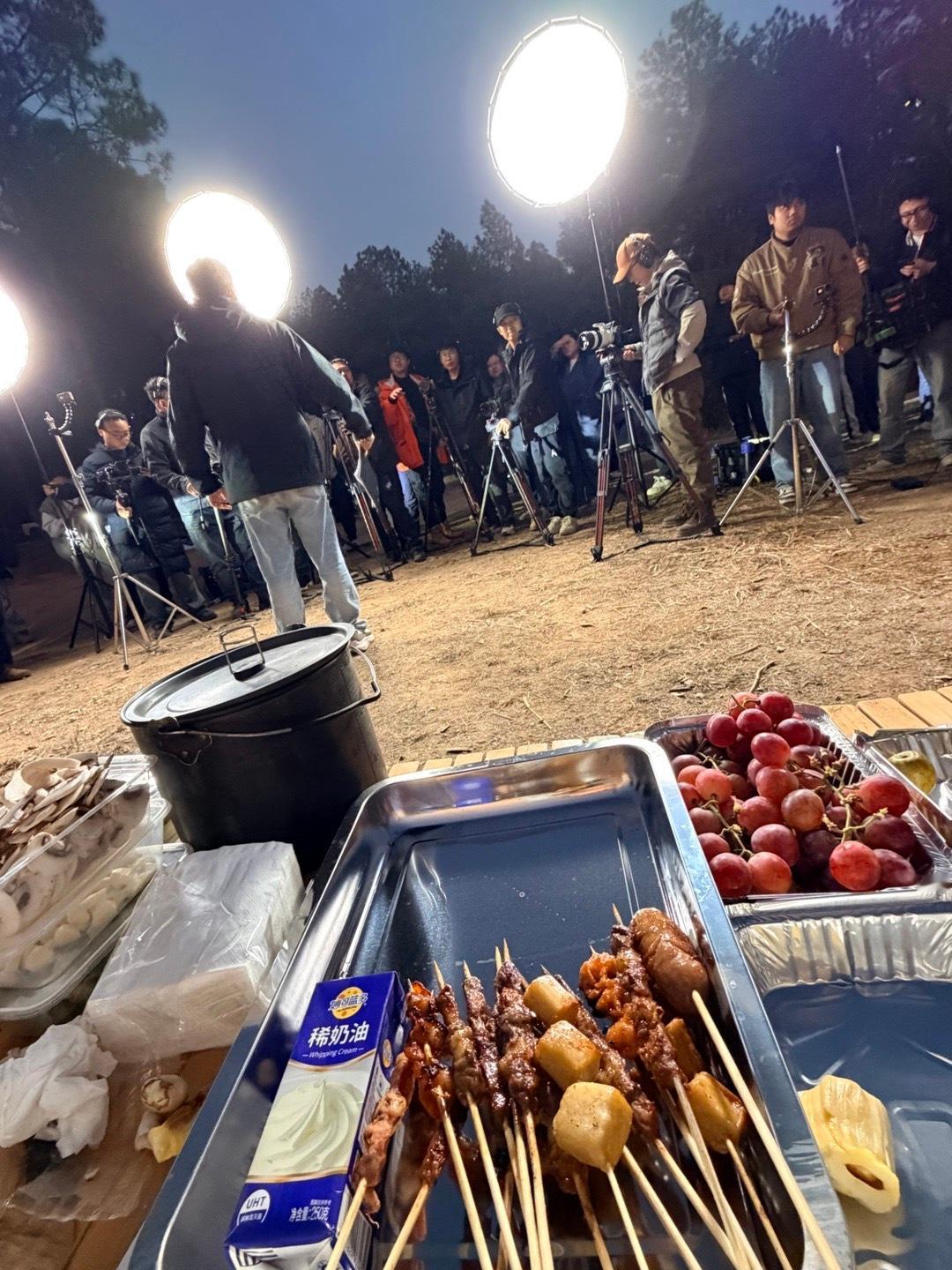 杀青了 累并快乐着哈哈哈 