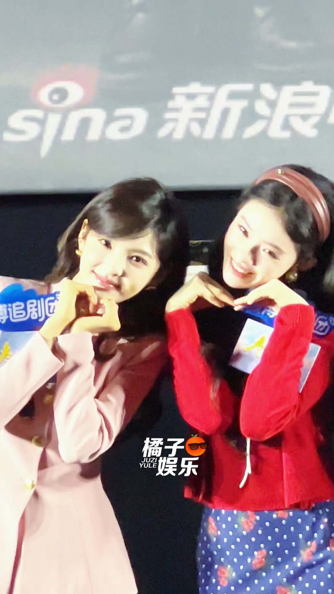 章若楠林允比心白宇比拳笑不活了！白宇跟章若楠、林允比心画风差太大，别为难中年演员