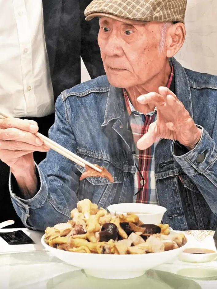 老戏骨李家鼎与长子断父子关系，家家有本难念的经

近日，81岁的老戏骨李家鼎宣布