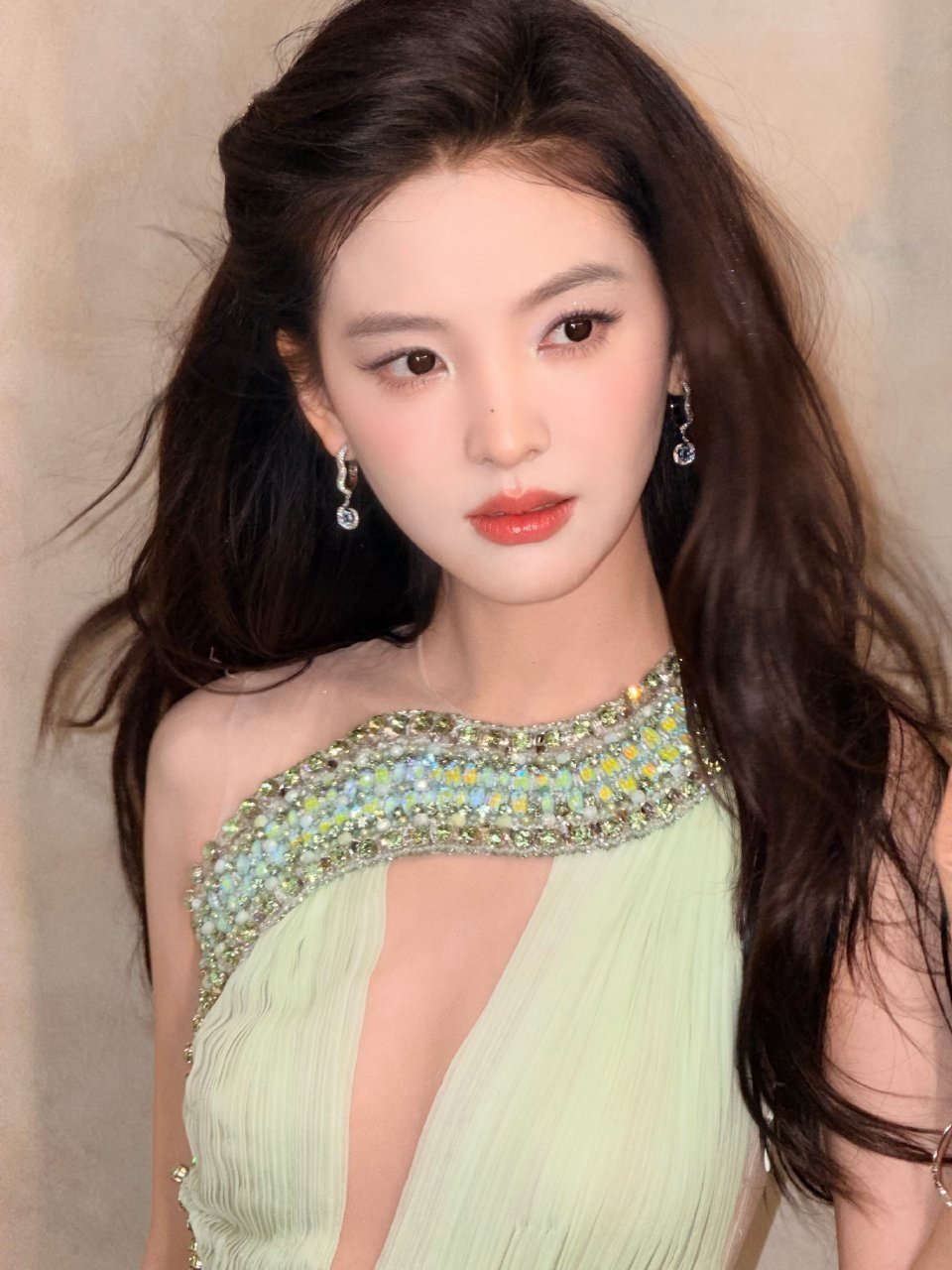 章若楠跨晚造型高定章若楠湖南跨晚造型 好美好美章若楠