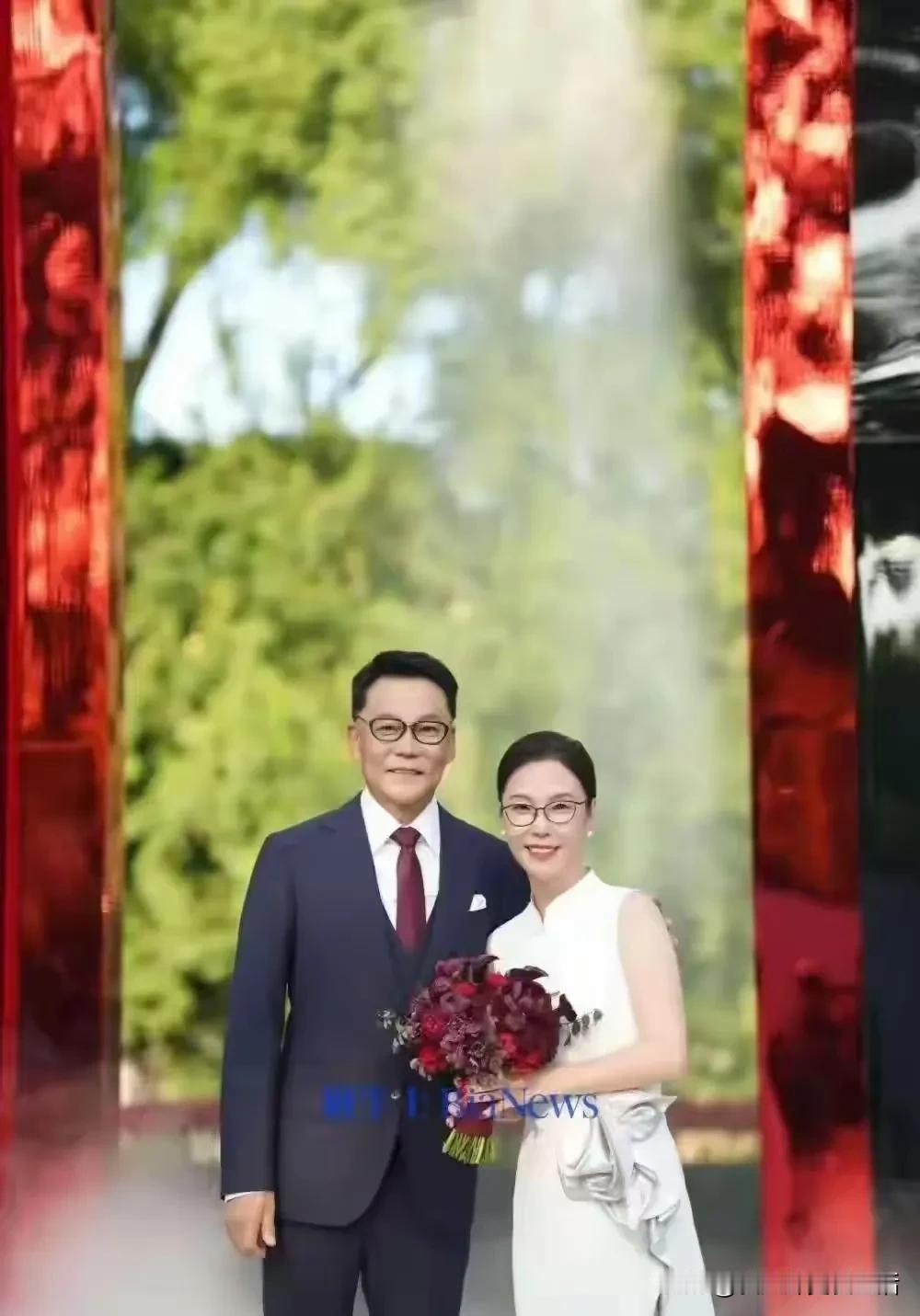 李国庆张丹红结婚现场图片曝光，不愧是北大毕业的高知女性，气质超群，两个人非常登对