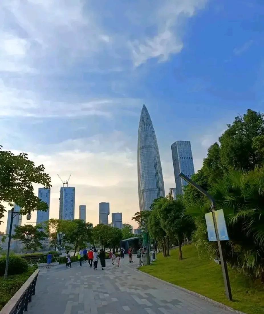 深圳，这个名字，无论大人还是小孩，应该都能知道。

深圳拥有华为，腾讯，招商银行