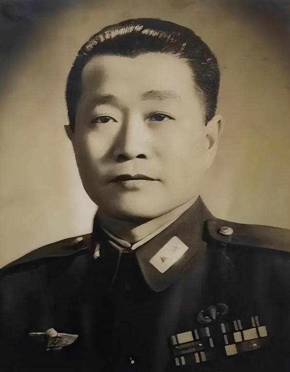 1962年10月1日，天安门城楼上。"杜先生，你还记得我吗？"一个熟悉又陌生的声