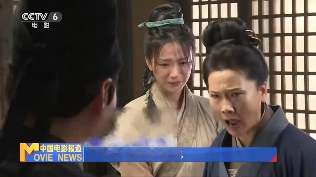 范明演戏时被何赛飞咬了一口片场采访范明露出手臂牙印，何赛飞入戏太深才失手咬伤，二
