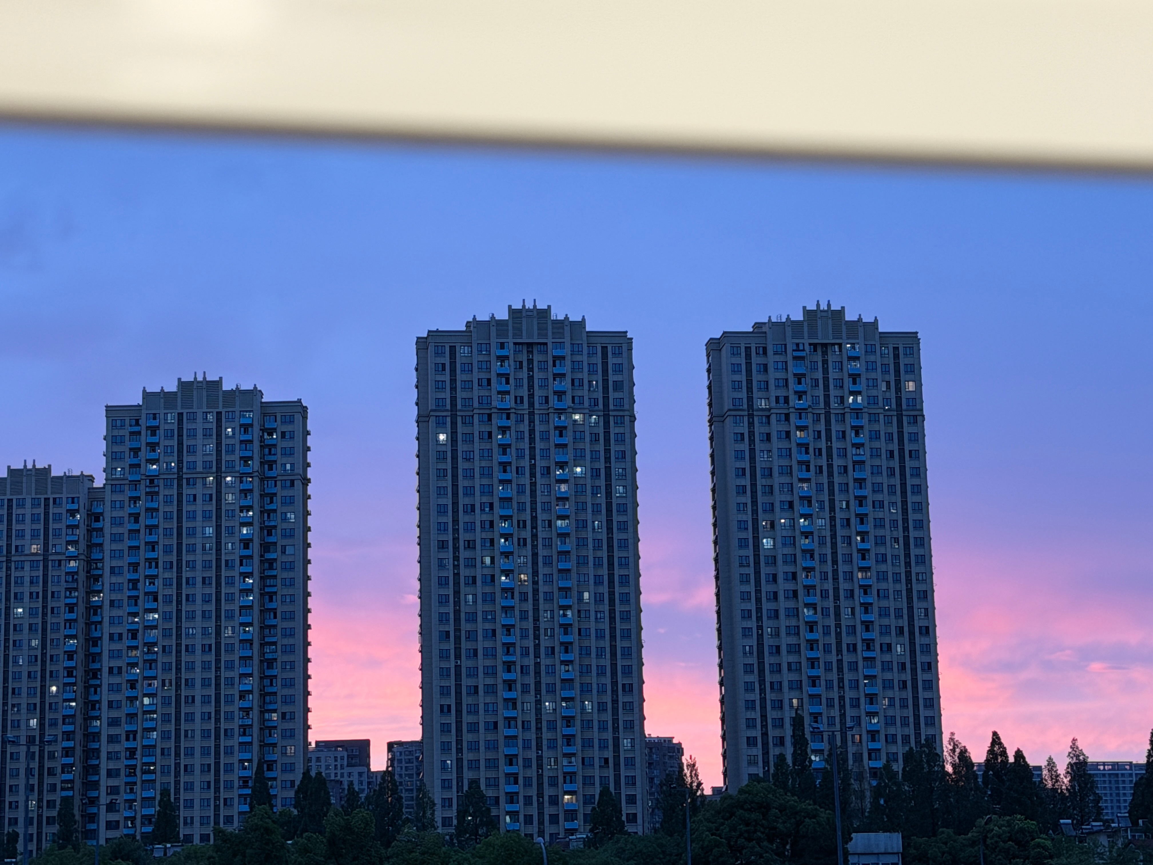 拍不出的晚霞，眼睛欣赏了 